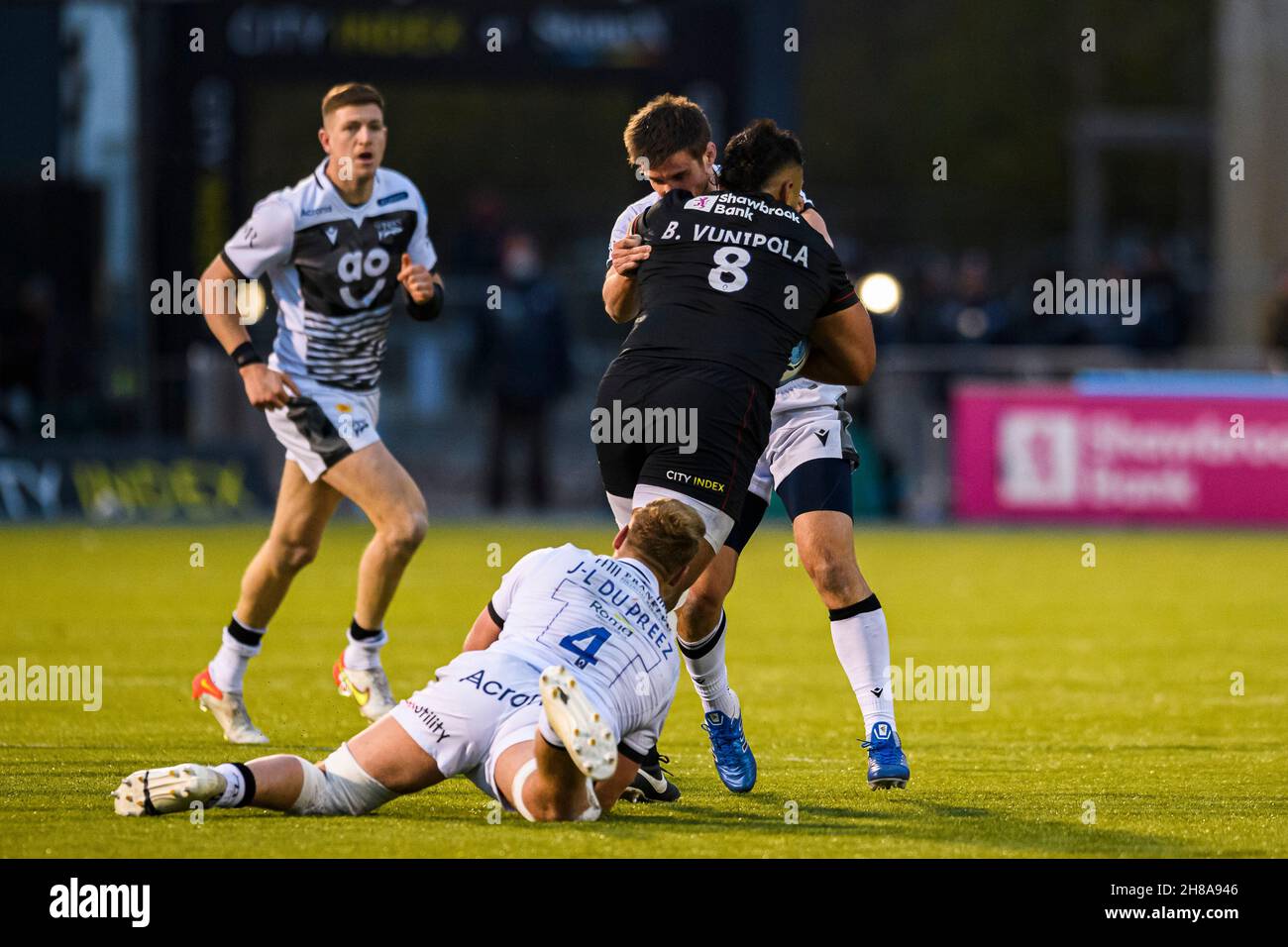 LONDRES, ROYAUME-UNI.28 novembre 2021.Billy Vunipola de Saracens est attaqué lors du match de rugby Gallagher Premiership Round 9 entre Saracens vs sale Sharks au stade Twickenham Stoop, le dimanche 28 novembre 2021.LONDRES, ANGLETERRE.Credit: Taka G Wu/Alay Live News Banque D'Images