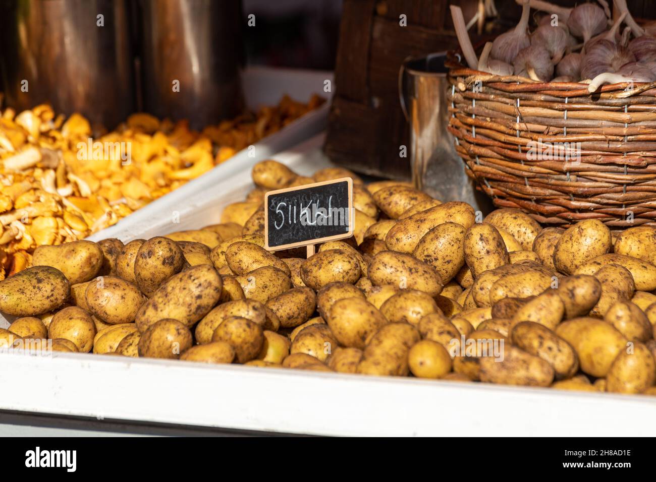 Pommes de terre Siikli ou Sieglinde à vendre sur la place du marché à Helsinki, Finlande Banque D'Images