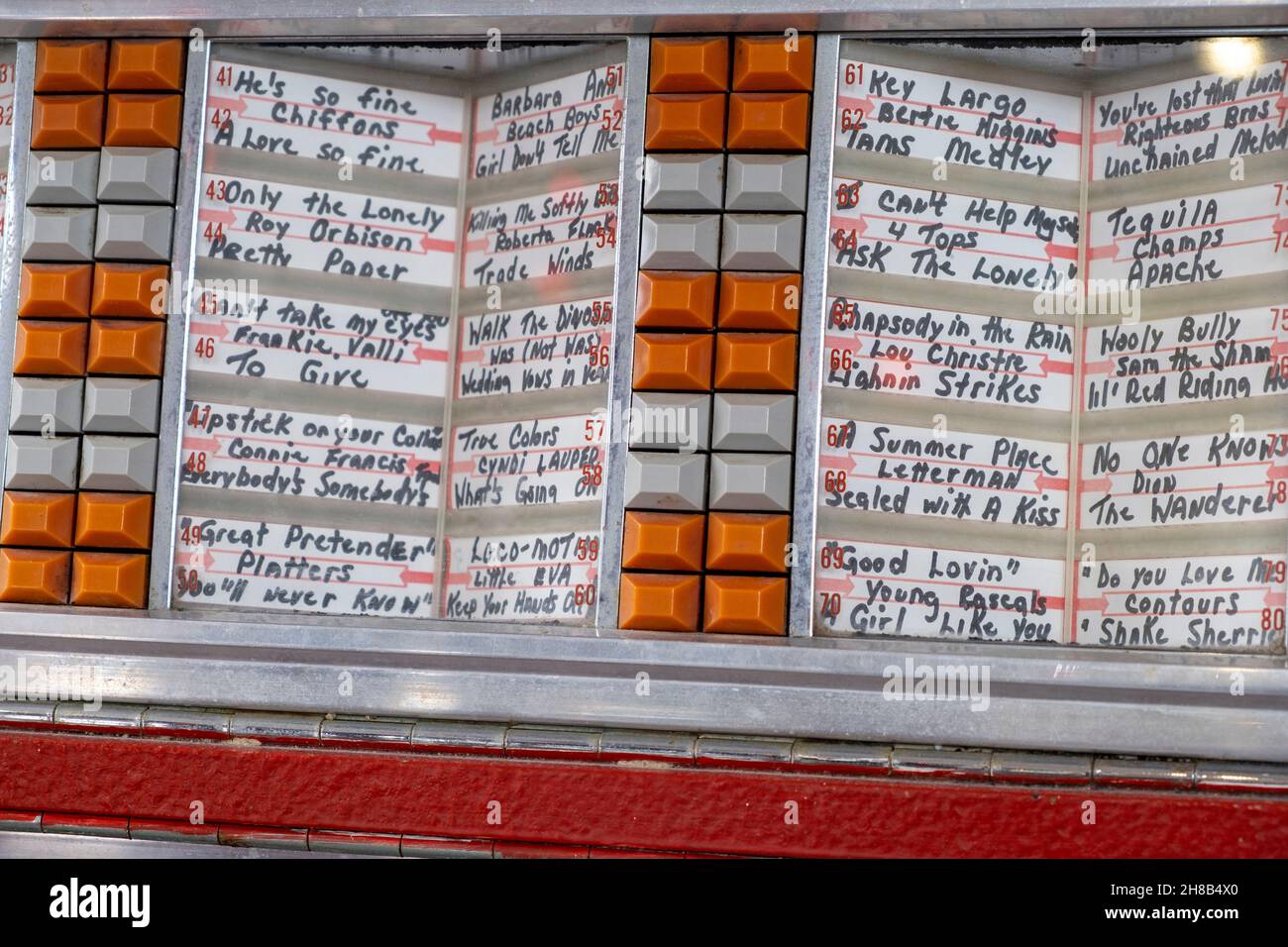 Juke-box vintage affichant des titres musicaux Banque D'Images