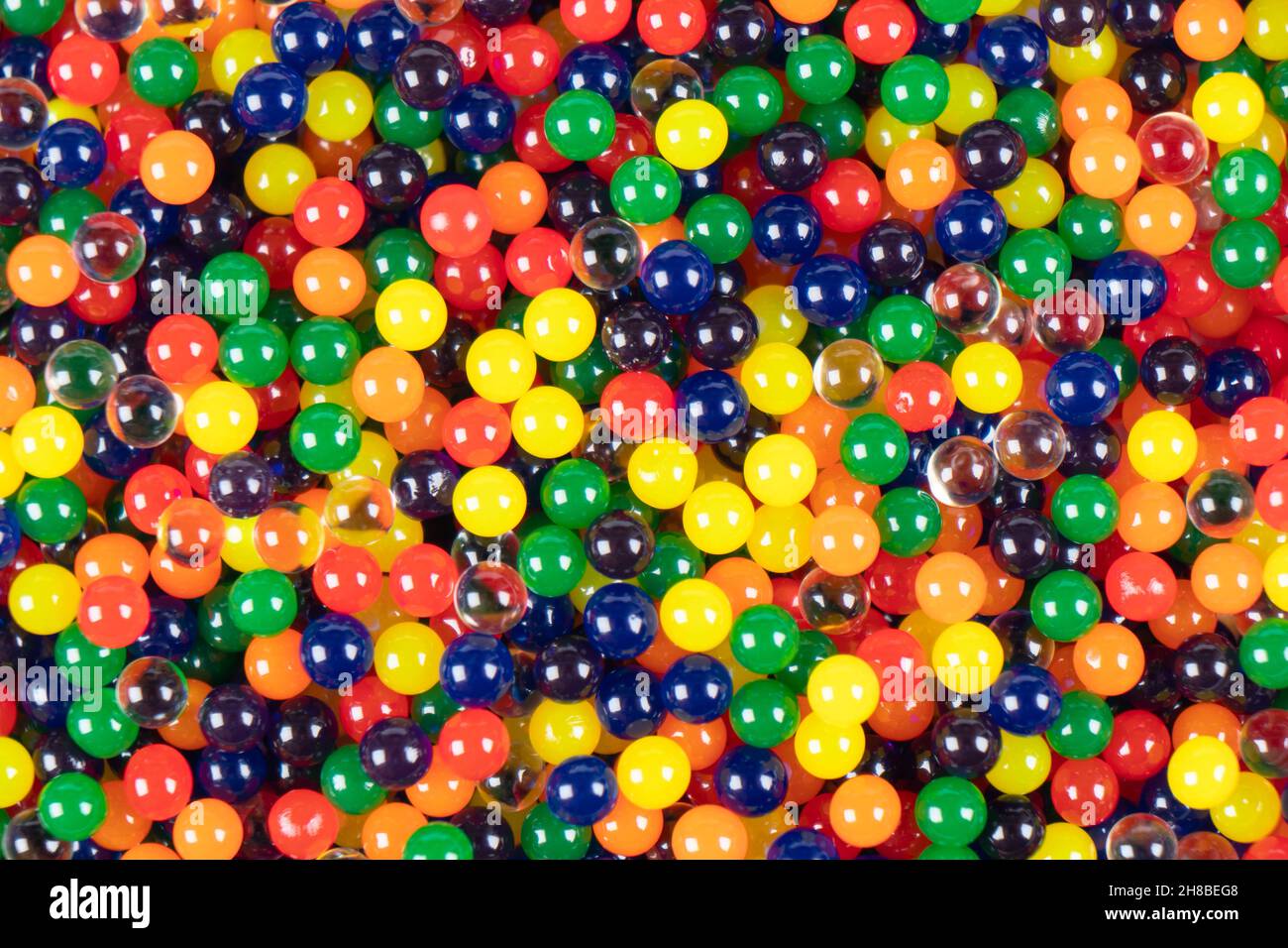 Texture d'arrière-plan des boules de plastique colorées.Macro prise de vue abstraite sphères colorées arrière-plan.Motif boules multicolores en gros plan Banque D'Images