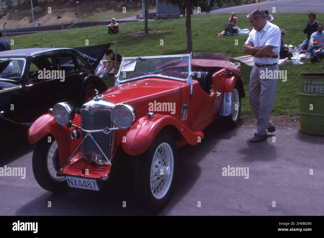 Riley Sports à la journée annuelle classique de la voiture britannique, qui a eu lieu à Western Springs, le 13 novembre 1988.Le lieu a depuis été dépassé pour cet événement annuel qui s'est également étendu à 'Brit Euro'.Lorsqu'il était au circuit Western Springs speedway, il a été organisé par le Lions Club local en tant que collecte de fonds. Banque D'Images