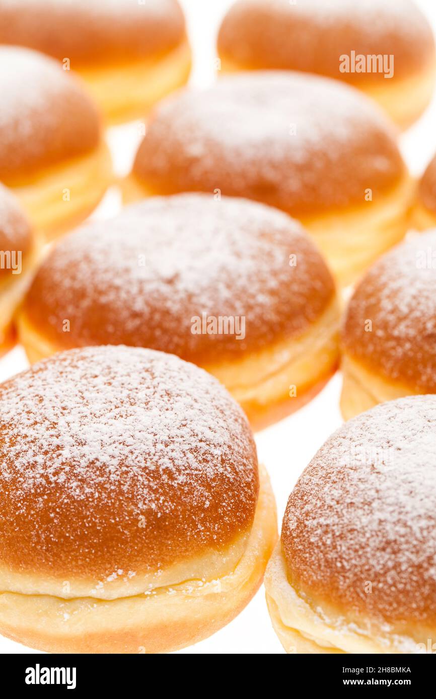 Beaucoup de donut (Krapfen) dans une rangée Banque D'Images
