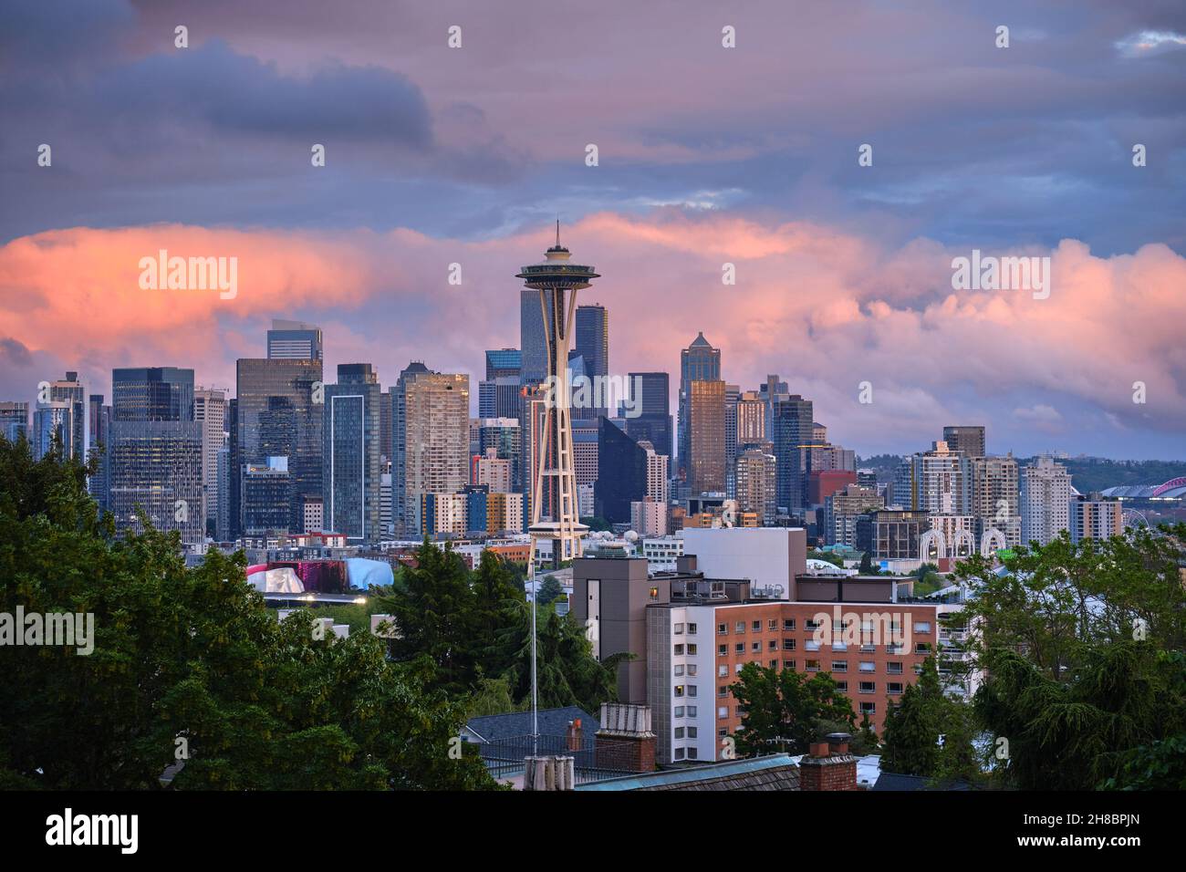 Panorama de la tour Space Needle au coucher du soleil, Seattle, Washington Banque D'Images