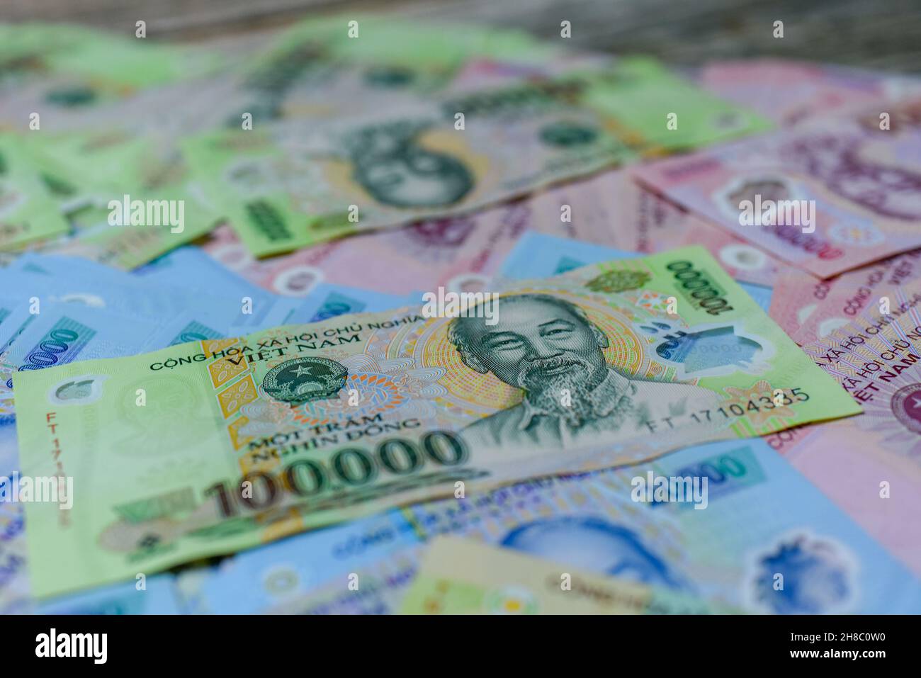 La monnaie vietnamienne ou (dong vietnamien) étant circulé à l'aide de matières plastiques. Banque D'Images