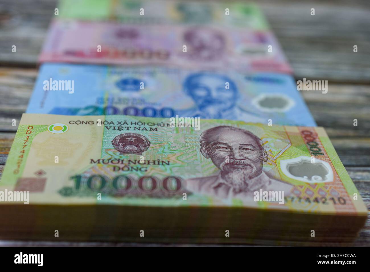La monnaie vietnamienne ou (dong vietnamien) étant circulé à l'aide de matières plastiques. Banque D'Images