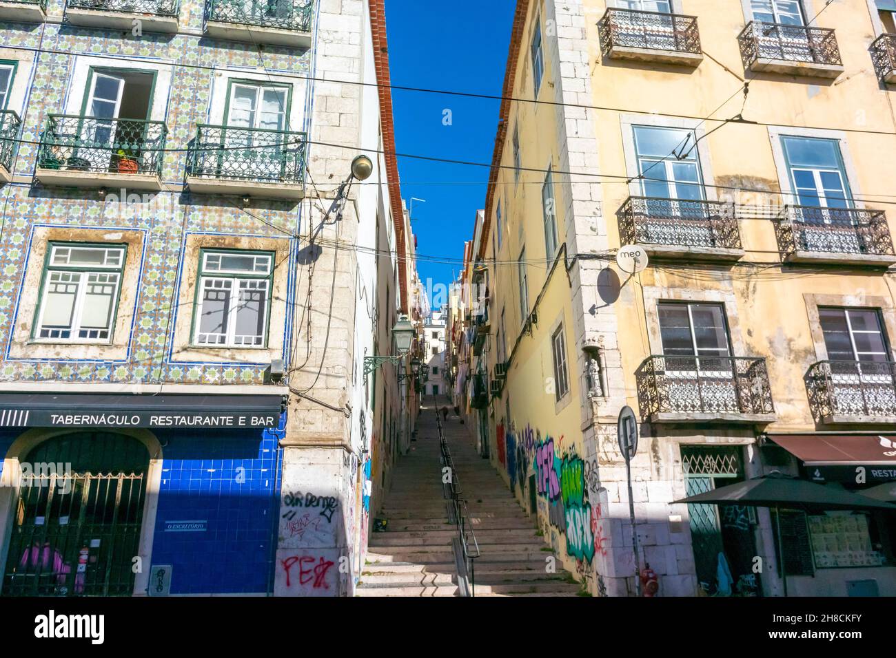 Lisbonne, Portugal, scènes de rue, façades de magasins en rangée, bâtiments, vieilles portes et fenêtres, ville d'illustration de lisbonne Banque D'Images