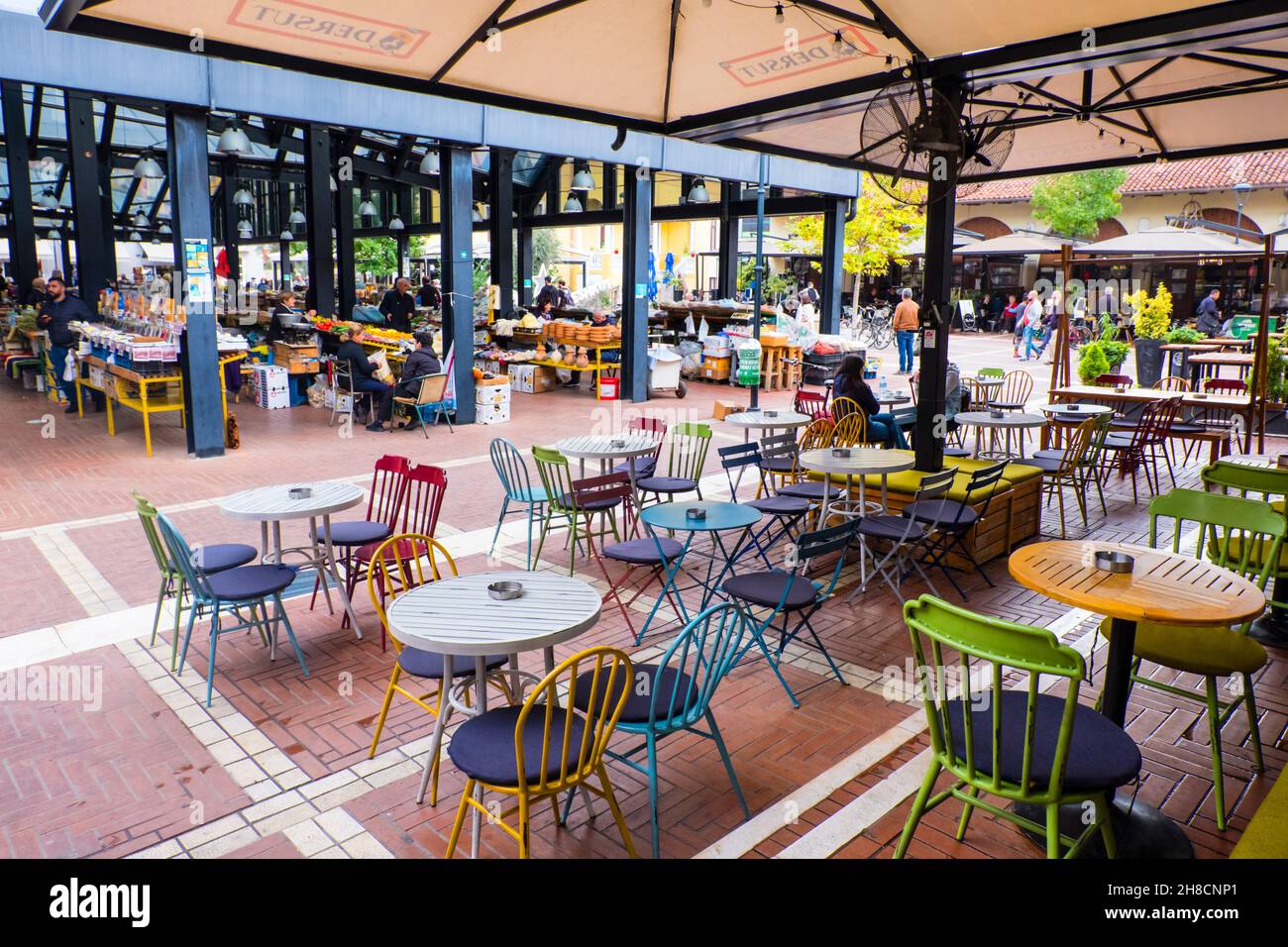 Terrasses de cafés et de restaurants, Pazari i RI, nouveau bazar, Tirana, Albanie Banque D'Images