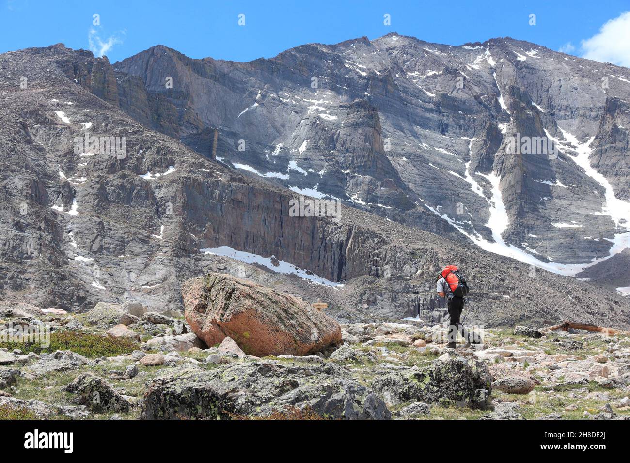 ROCKY MOUNTAINS, États-Unis - 18 JUIN 2013 : randonnées touristiques à longs Peak dans le parc national de Rocky Mountain, Colorado.RNMP a 3,176,941 visiteurs annuels (2011) Banque D'Images