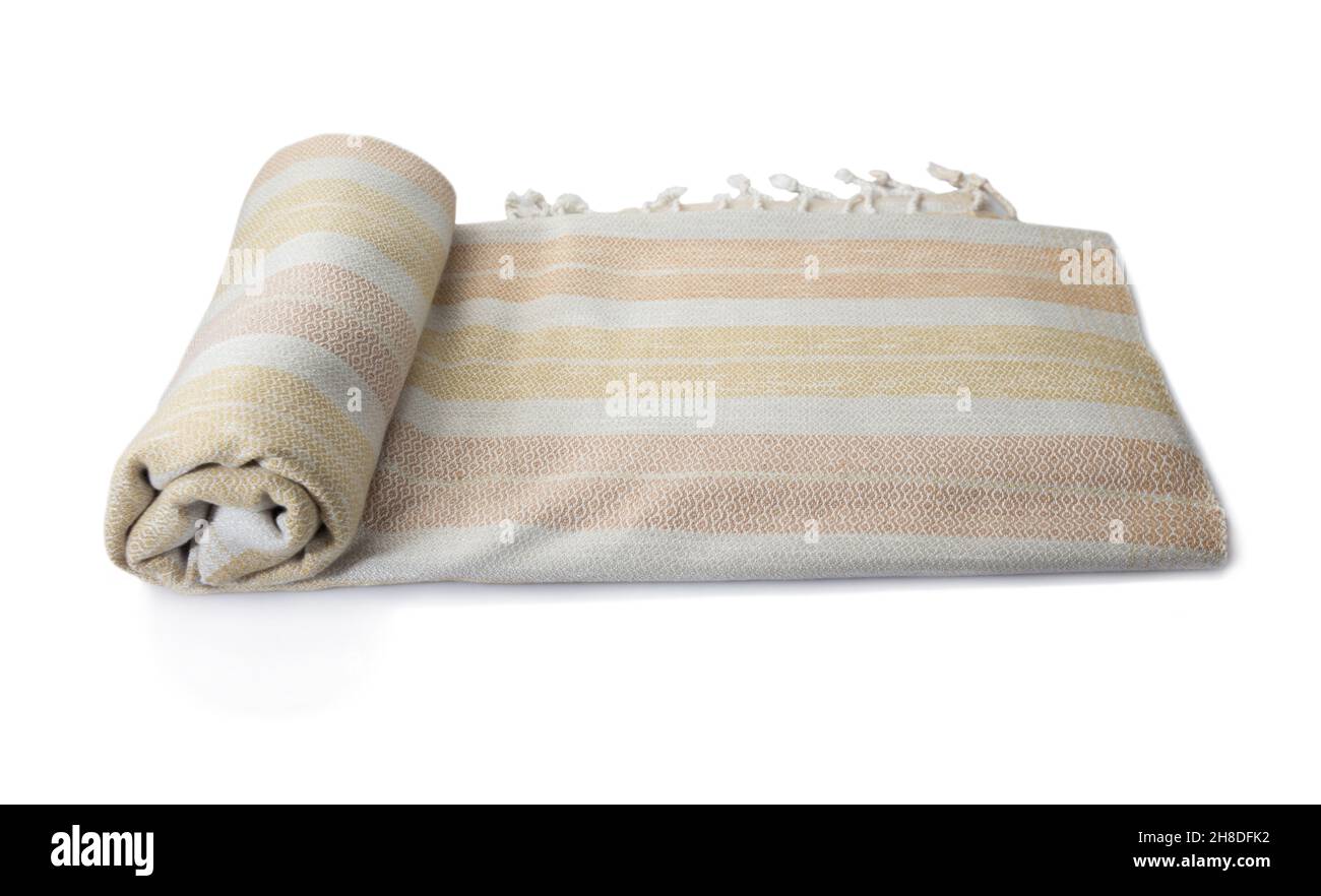 Rouleau de châle tissé à la main, écorce de bois de coton thaïlandais teint sur fond blanc Banque D'Images