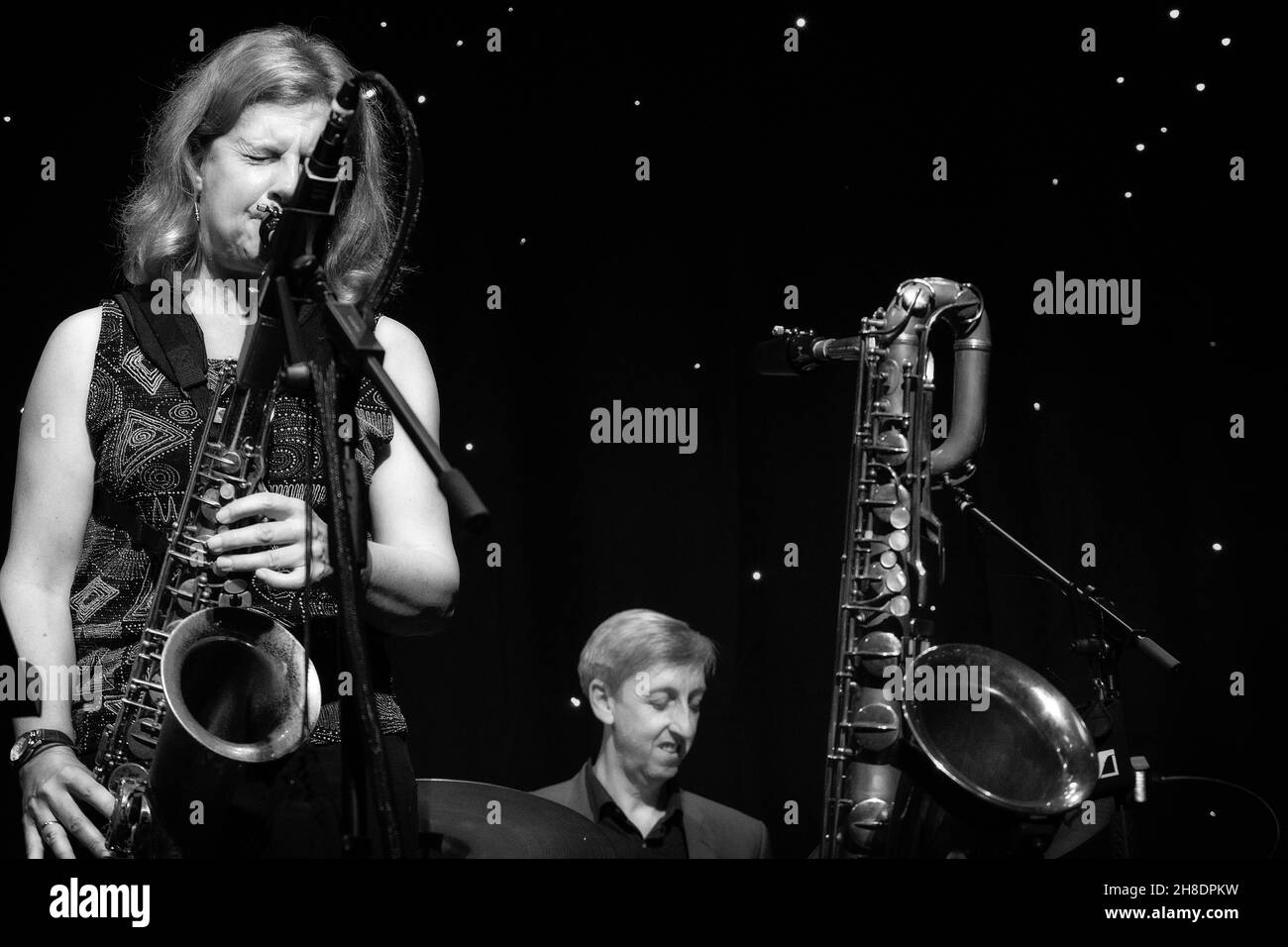 Karen Sharp joue au Tenor sax avec Karen Sharp Quartet, Scarborough Jazz Festival 2021, Royaume-Uni Banque D'Images