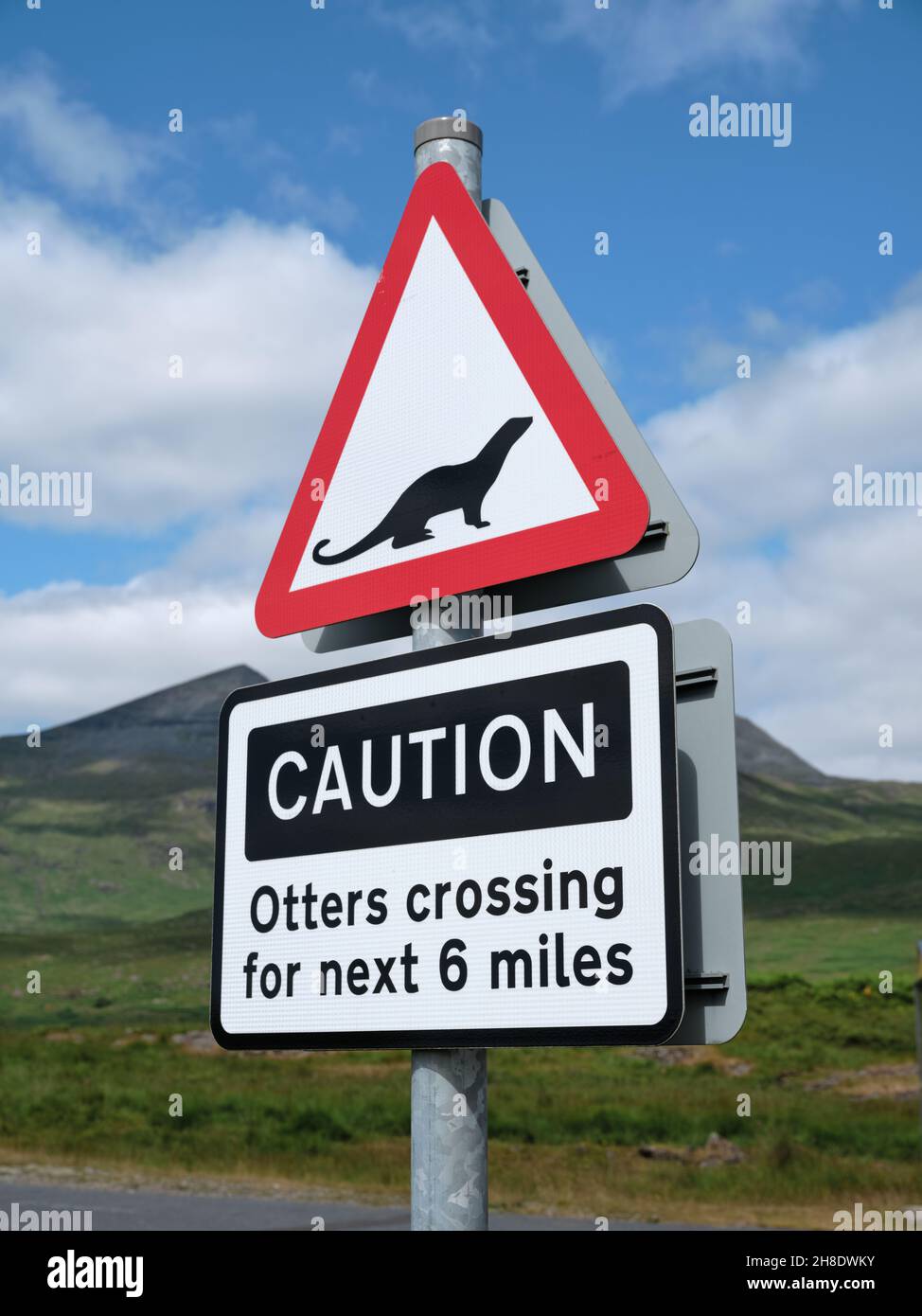 Attention Otter Crossing signalisation routière sur l'île de Mull en Écosse UK - Otter conservation protection Banque D'Images