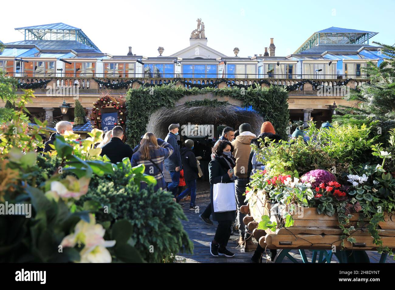 Noël dans Covent Garden coloré en novembre 2021, centre de Londres, Royaume-Uni Banque D'Images