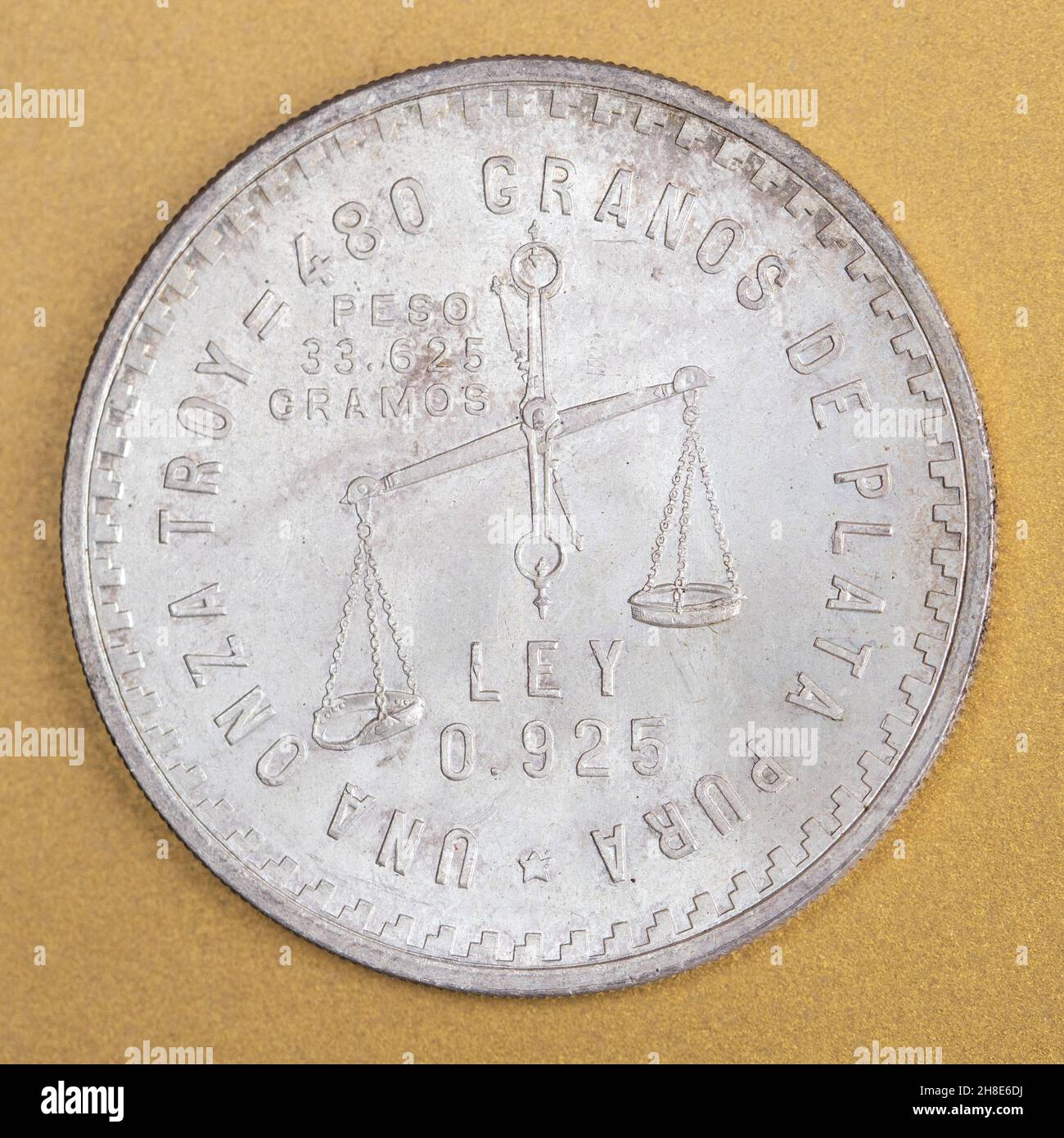 Vintage 1949 une once Troy de Pure Silver coin du Mexique Banque D'Images