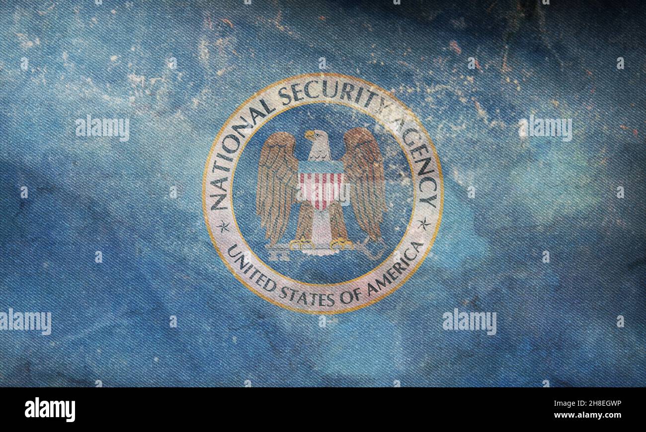 Minsk, Bélarus - mai 2021 : vue de dessus du drapeau de l'Agence nationale de sécurité des États-Unis, NSA, pas de mât.Conception de plan, présentation.Arrière-plan drapeau. Banque D'Images