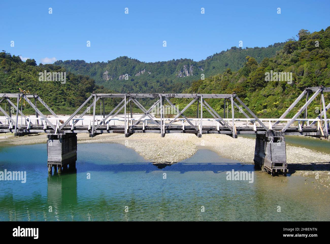 Pont en bois historique, Fox River, Paparoa National Park, West Coast, South Island, New Zealand Banque D'Images