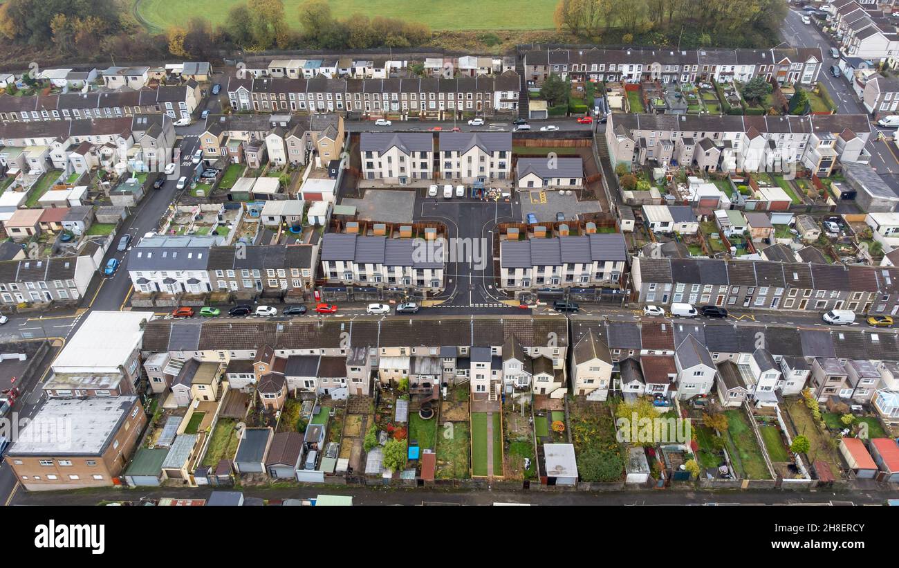 Une vue aérienne des maisons dans un quartier résidentiel de Tonypandy. Banque D'Images