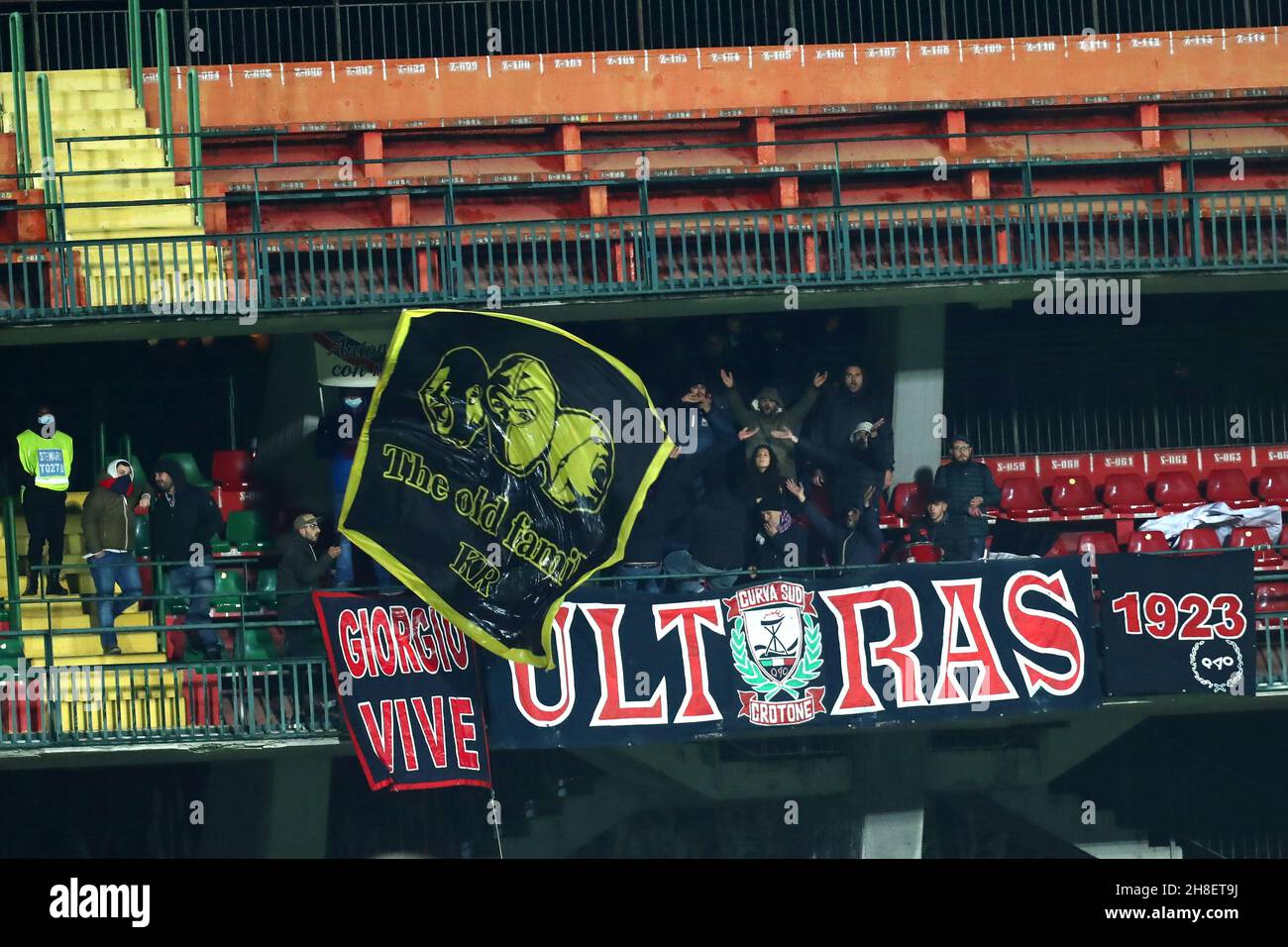 Terni, Italie.29 novembre 2021.Le fan de Crotone pendant Ternana Calcio vs FC Crotone, match de football italien série B à Terni, Italie, novembre 29 2021 crédit: Agence de photo indépendante/Alamy Live News Banque D'Images