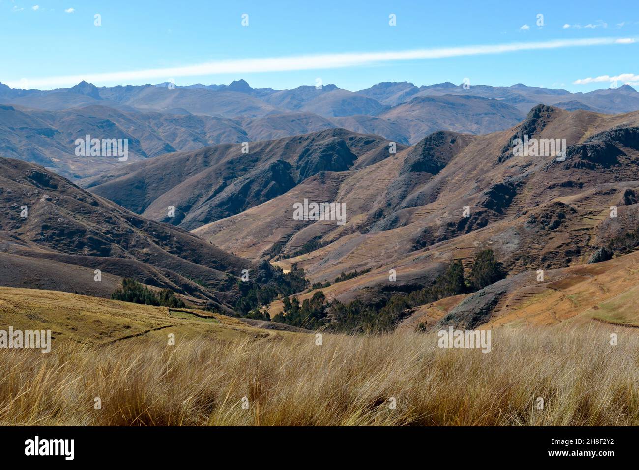 Impressionnant paysage de montagne dans les Andes péruviennes, c'est comme vous voyez une partie de la majestueuse chaîne de montagnes qui traverse toutes les Andes en Amérique latine Banque D'Images