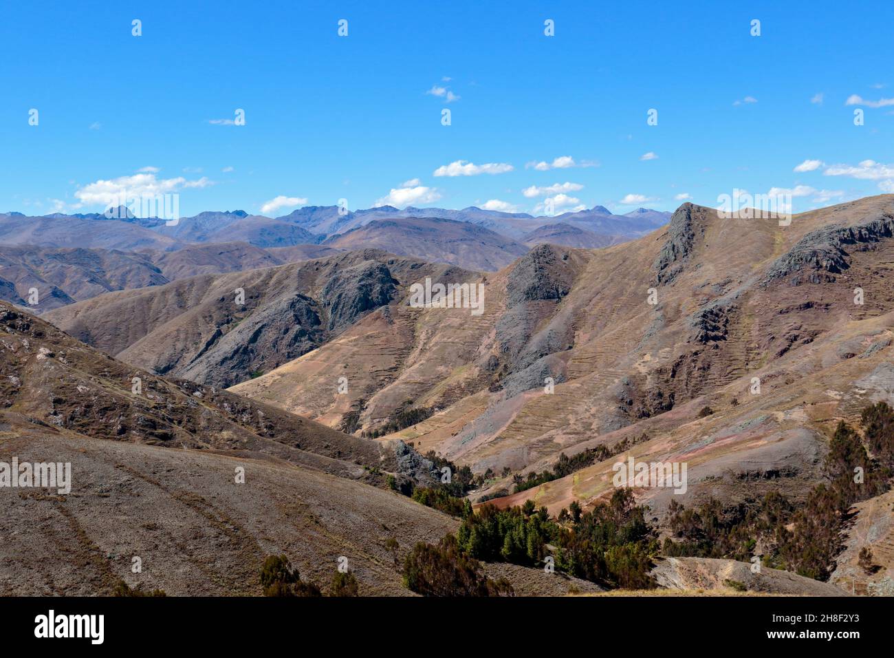 Impressionnant paysage de montagne dans les Andes péruviennes, c'est comme vous voyez une partie de la majestueuse chaîne de montagnes qui traverse toutes les Andes en Amérique latine Banque D'Images