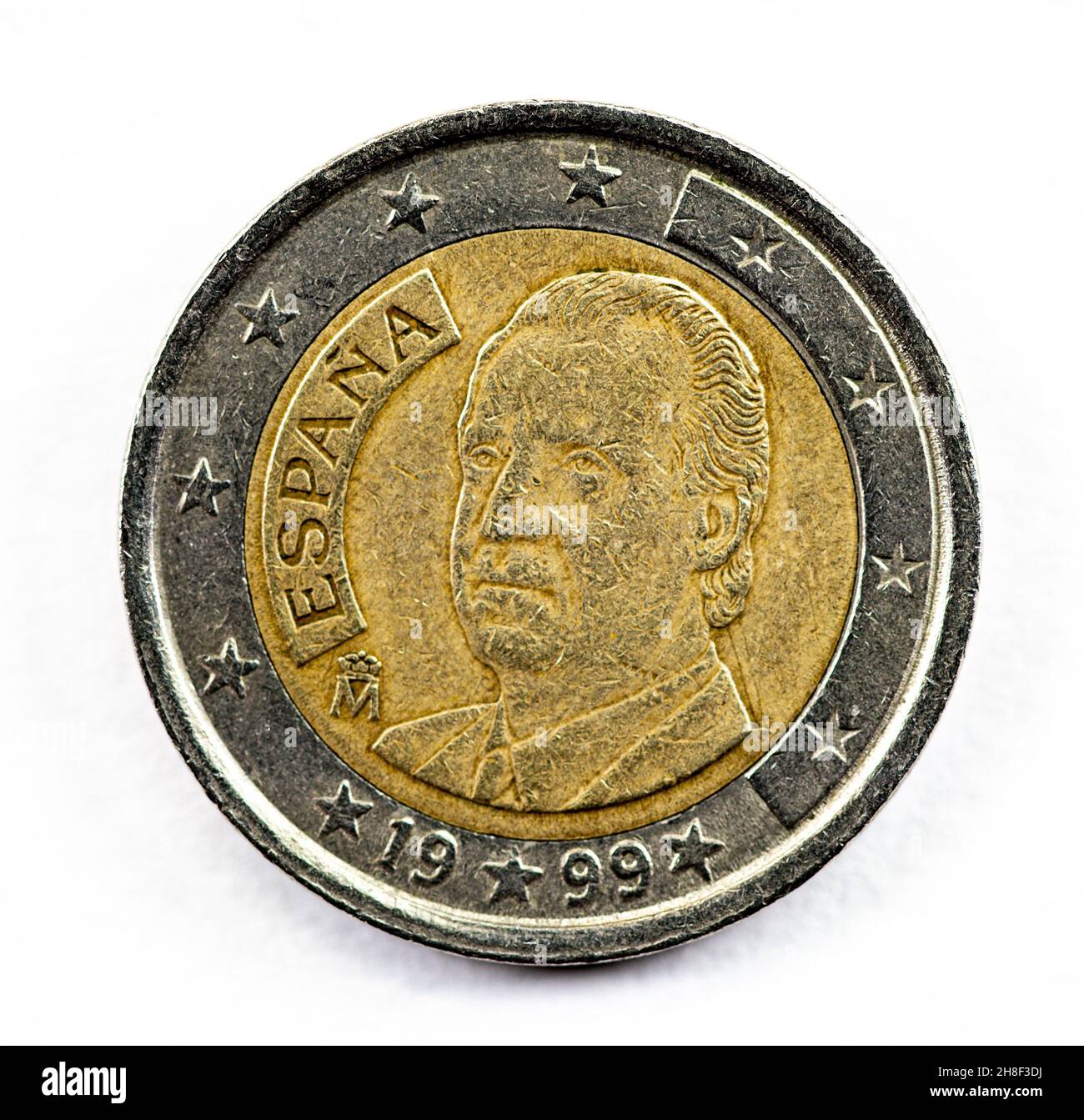 TERNI, ITALIE - 31 janvier 2021 : une pièce d'un euro isolée sur fond blanc Banque D'Images