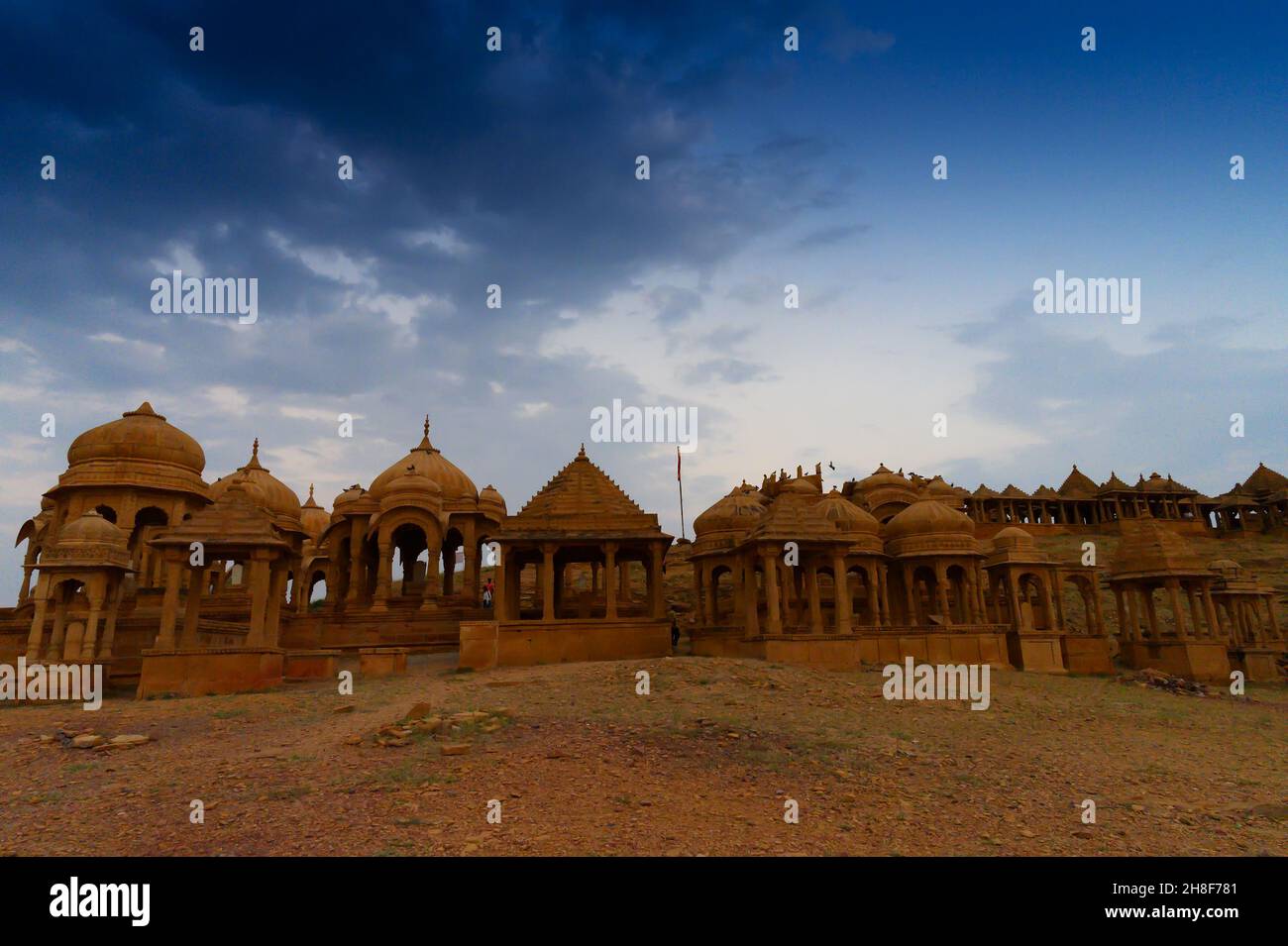 Bada Bagh ou Barabagh, signifie Big Garden, est un complexe de jardin à Jaisalmer, Rajasthan, Inde, pour Royal cenotaphes, ou chhatris, De Maharajas signifie Roi Banque D'Images