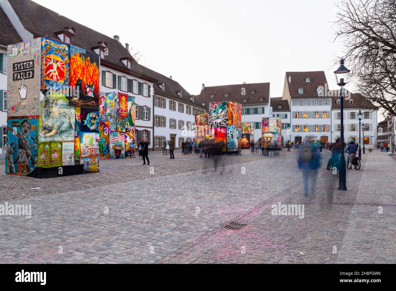 Bâle, Suisse - février 21.Place de la cathédrale avec exposition de lanternes de carnaval Banque D'Images