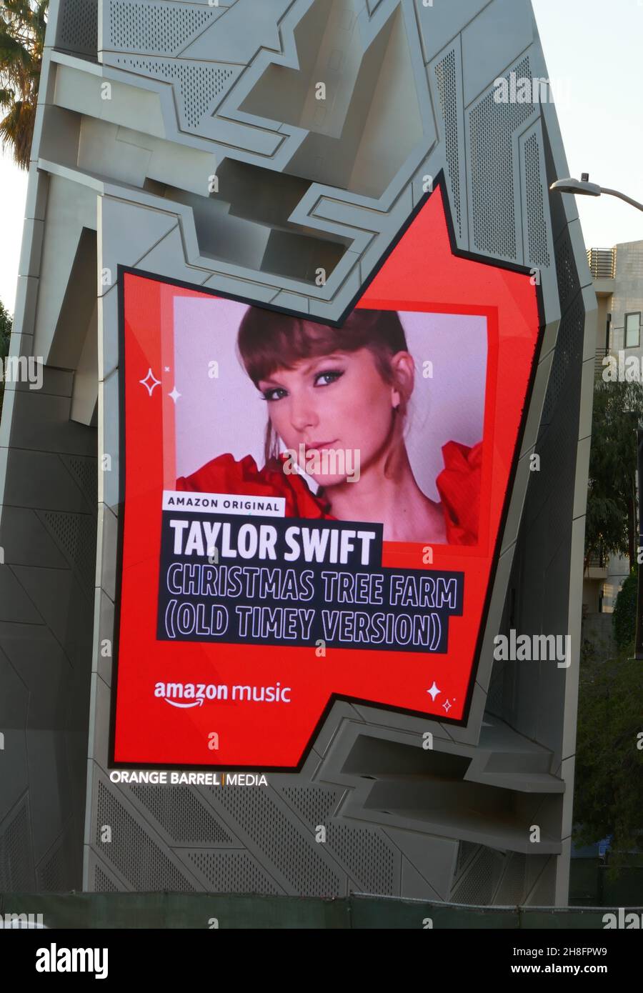 Los Angeles, Californie, États-Unis 27 novembre 2021 Une vue générale de l'atmosphère de Taylor Swift Billboard The Sunset Spectacular sur Sunset Blvd le 27 novembre 2021 à Los Angeles, Californie, États-Unis.Photo par Barry King/Alay stock photo Banque D'Images