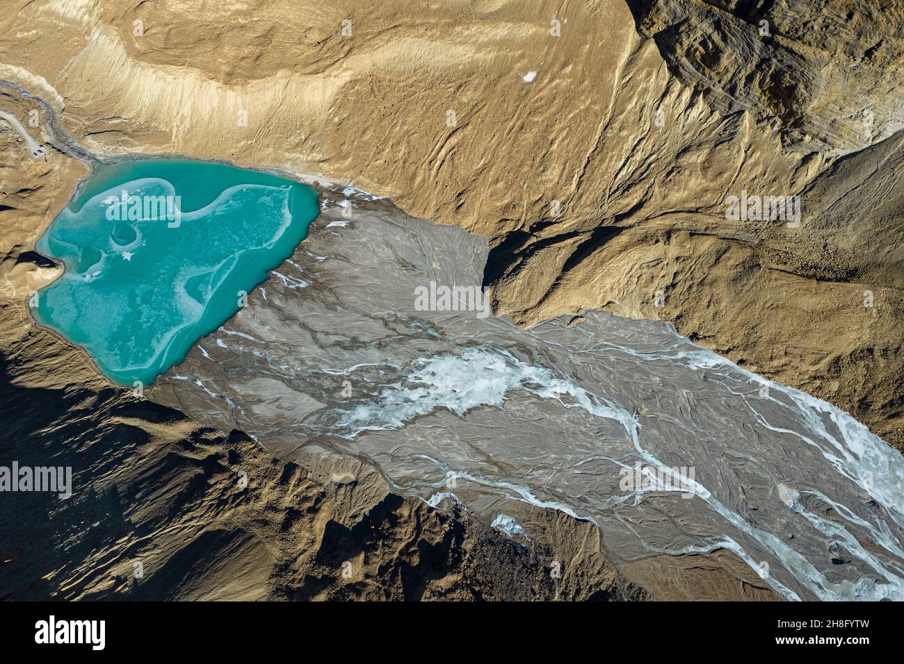 Lhassa.27 novembre 2021.La photo aérienne prise le 27 novembre 2021 montre le paysage du glacier de Qoidenyima dans le comté de Gangba, dans la ville de Xigaze, dans la région autonome du Tibet du sud-ouest de la Chine.Credit: Gesang Paljor/Xinhua/Alamy Live News Banque D'Images