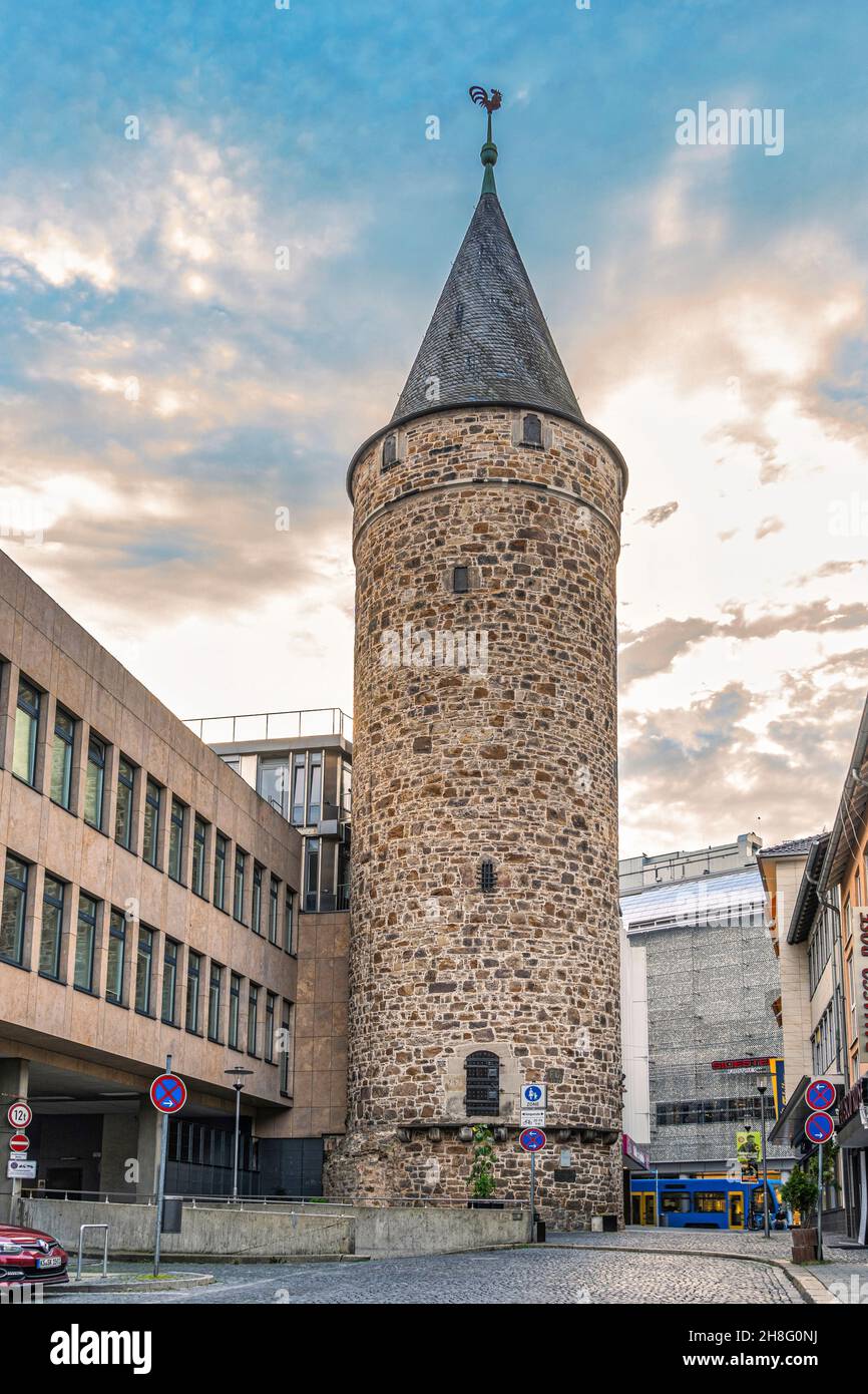 Le Druselturm est une tour ronde de 44 mètres de haut, le dernier vestige des anciennes fortifications de la ville de Kassel.Kassel, Hesse du Nord, Allemagne Banque D'Images
