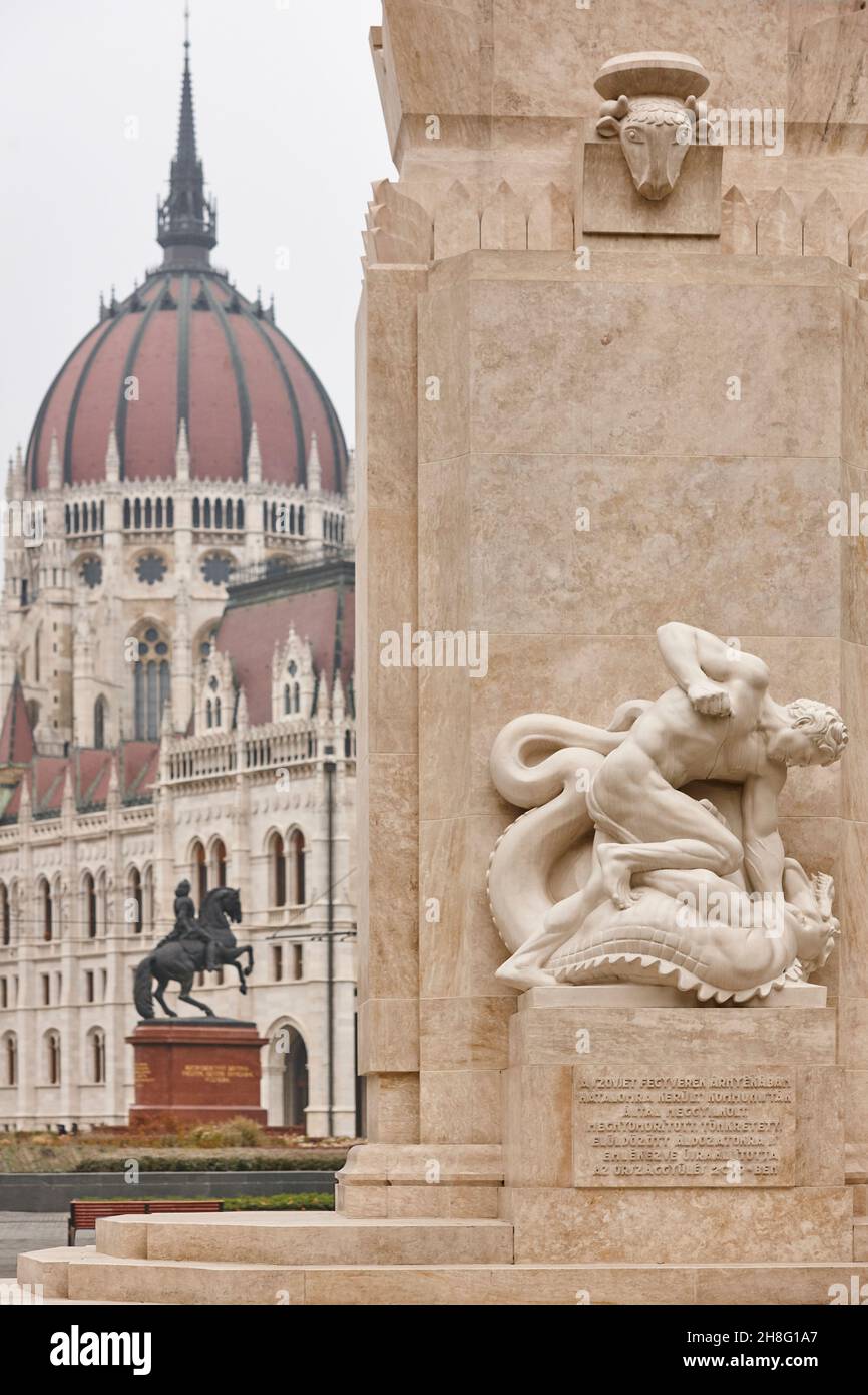 Centre ville de Budapest.Mémorial des victimes de la terreur rouge et Parlement.Hongrie Banque D'Images