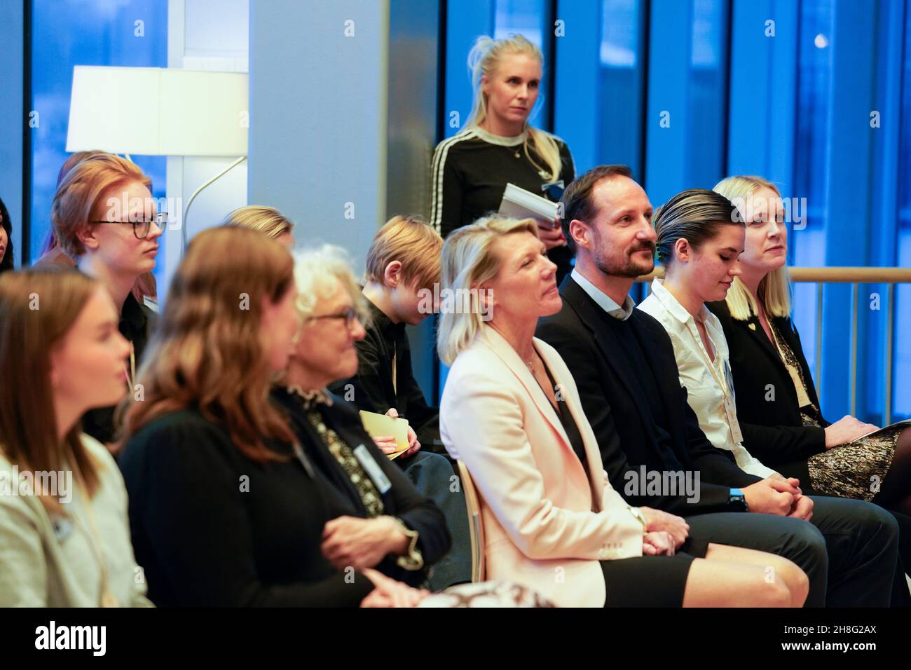 Oslo 20201129.le Prince héritier Haakon et le PDG de DNB Kjerstin Braaten à la réunion où la fondation du Prince héritier et de la Princesse de Couronne souhaite mettre en valeur la voix des jeunes.Par conséquent, la fondation lance maintenant une «future réunion» où les jeunes peuvent discuter des sujets actuels et transmettre leurs points de vue directement aux décideurs.Photo: Terje Bendiksby / NTB Banque D'Images