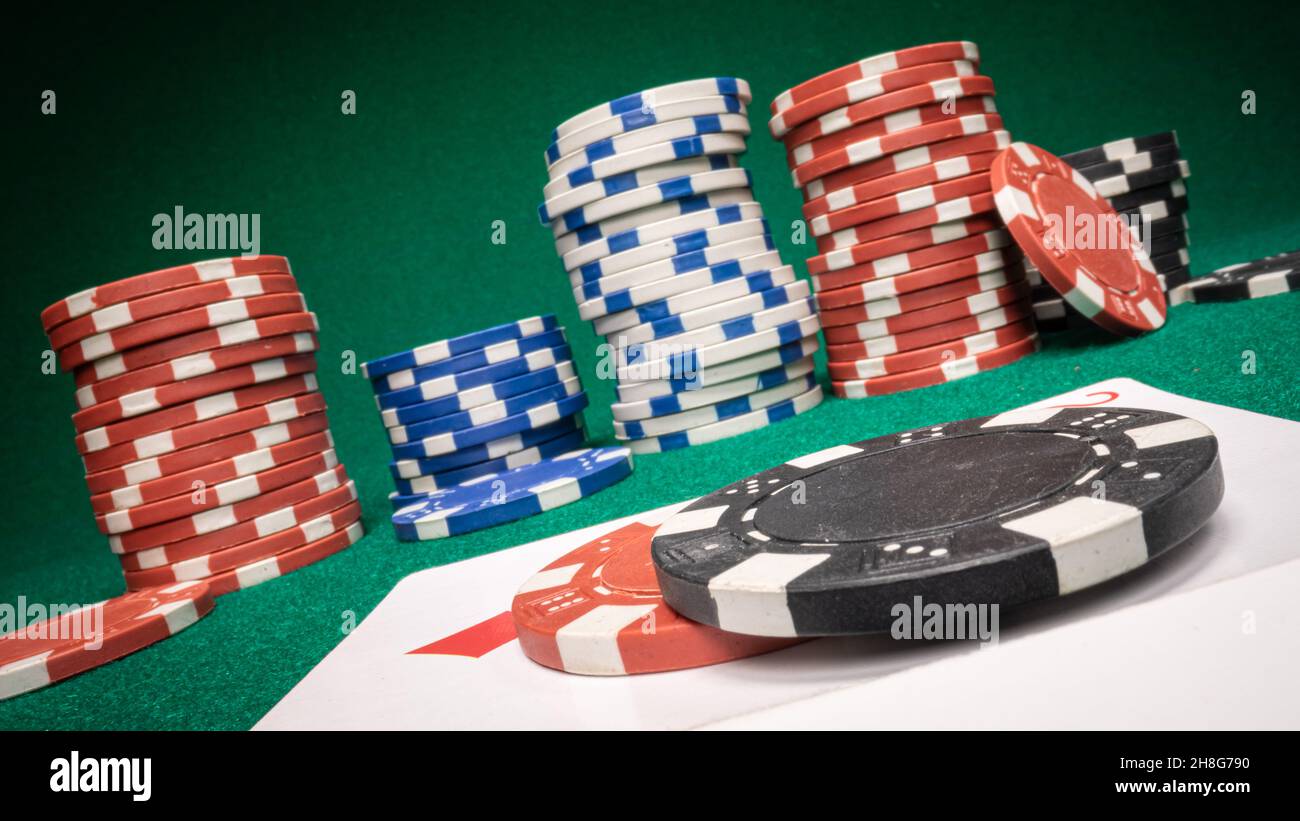 Table de jeu de poker pendant le jeu.Texas Holdem.Texas holdem un jeu de poker. Banque D'Images
