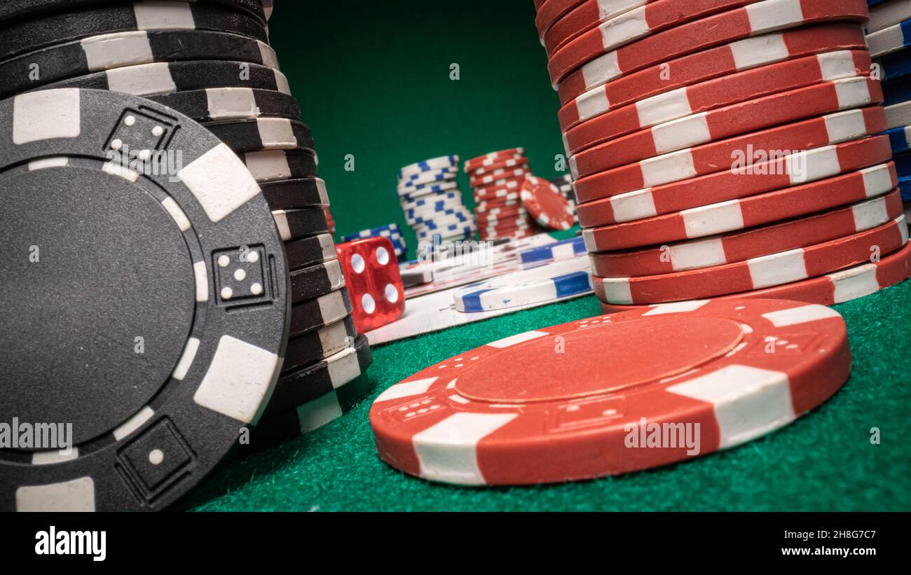 Gros plan de la table de jeu pendant le jeu.Jeu de poker.Texas holdem un jeu de poker. Banque D'Images