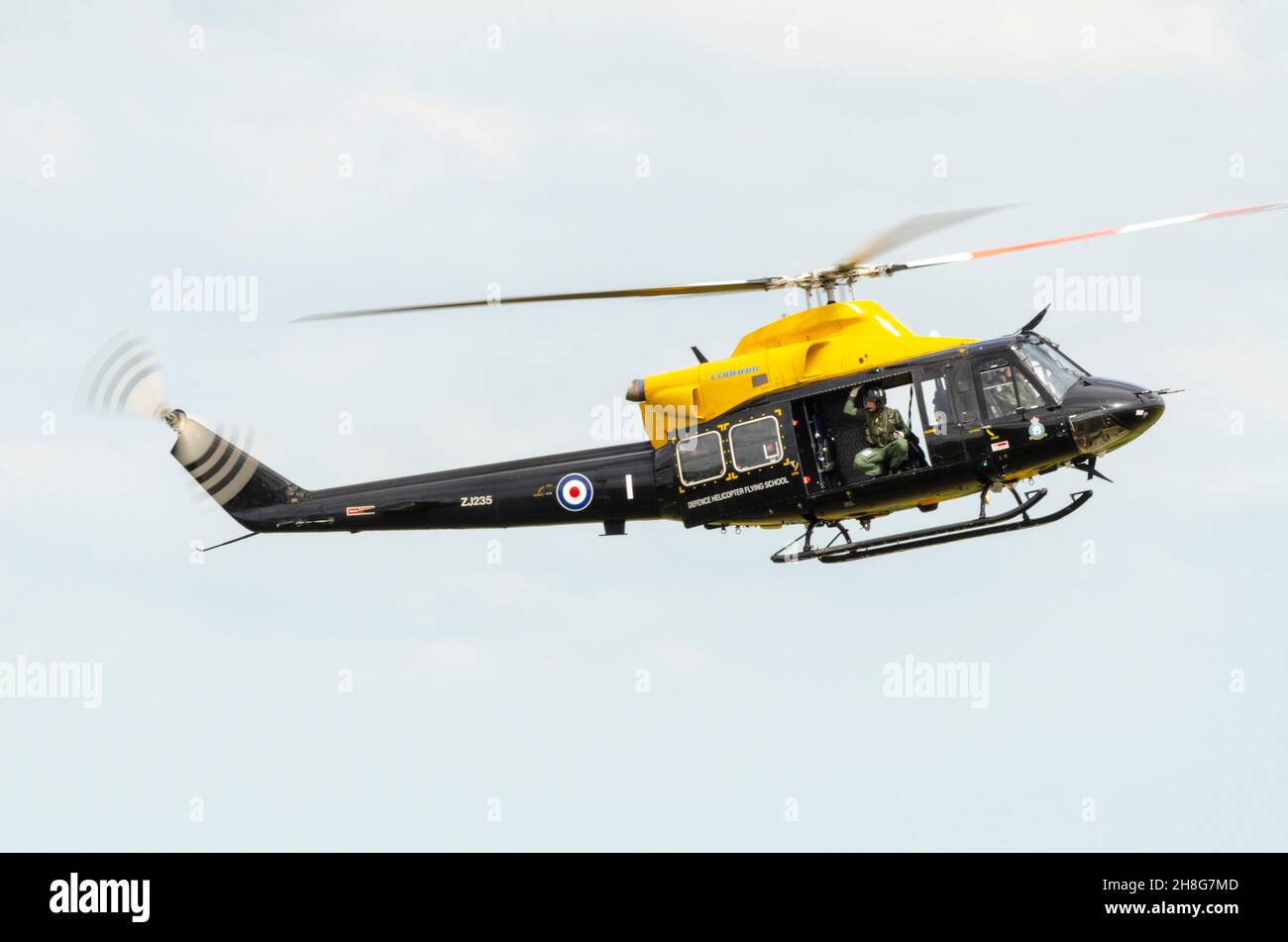 Bell 412EP Griffin HT1 hélicoptère ZJ235 atterrissant à RAF Waddington, Lincolnshire, Royaume-Uni, pour le spectacle aérien.Cobham, École de vol des hélicoptères de défense Banque D'Images