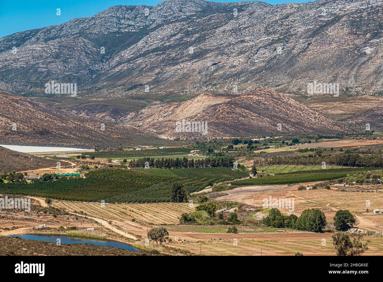 La vue de Barrydale, un village le long de la route 62 qui se trouve à la frontière des régions d'Overberg et Klein Karoo dans l'ouest du Cap, en Afrique du Sud. Banque D'Images