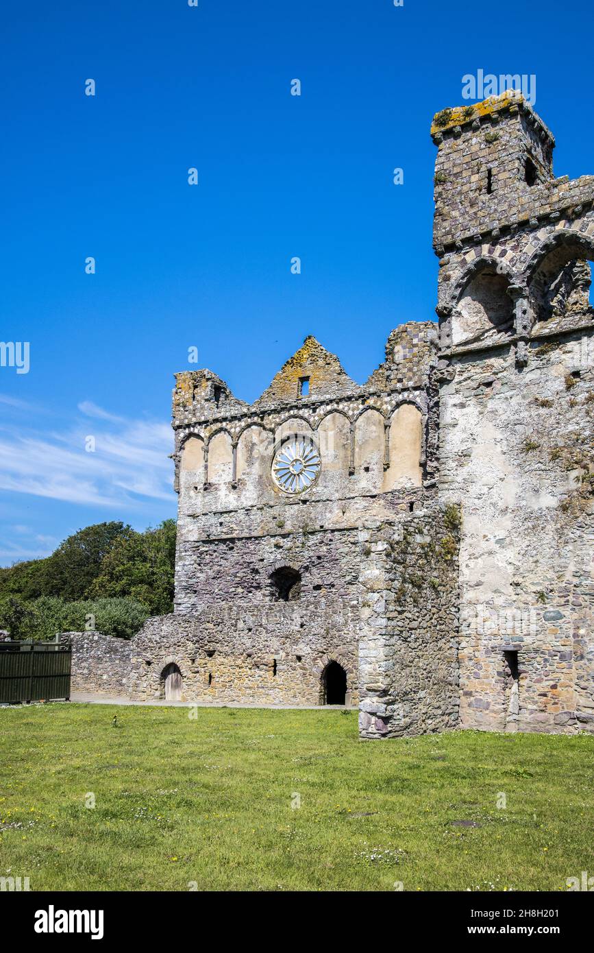Mur d'extrémité de la Grande salle avec sa fenêtre de roue en pierre de bain, Palais de l'évêque, St Davids, Pembrokeshire, pays de Galles,ROYAUME-UNI Banque D'Images