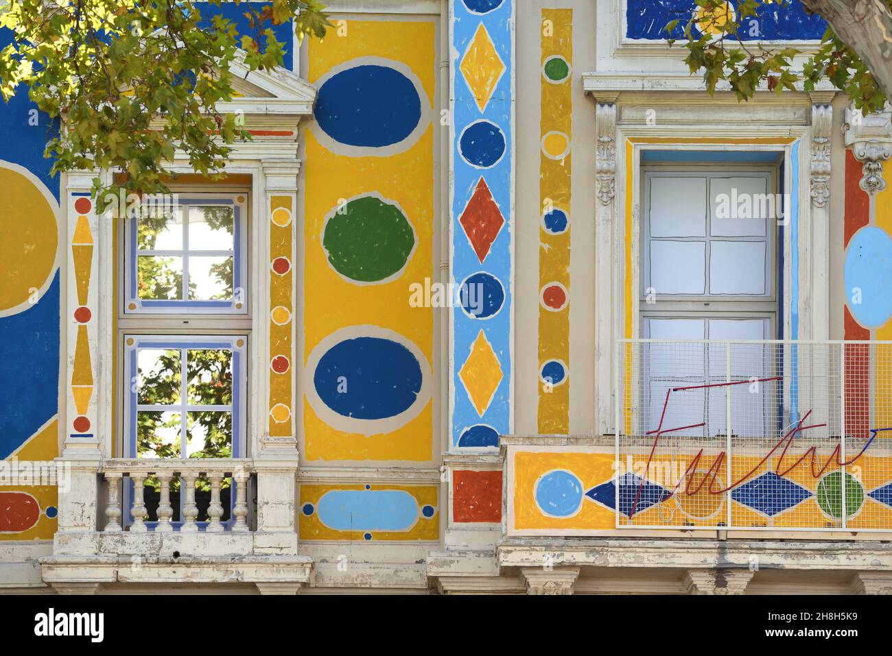 Façade multicolore ou colorée de l'Hôtel des Arts (c1900) Musée d'Art, Galerie d'Art ou Centre des Arts Toulon Var Provence France Banque D'Images