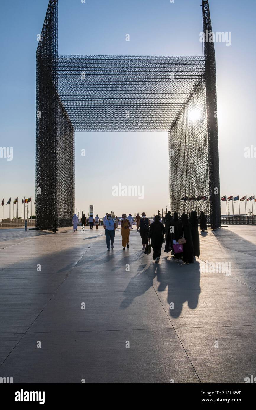 L'un des portails d'entrée en fibre de carbone de l'Expo 2020 à Dubaï Banque D'Images