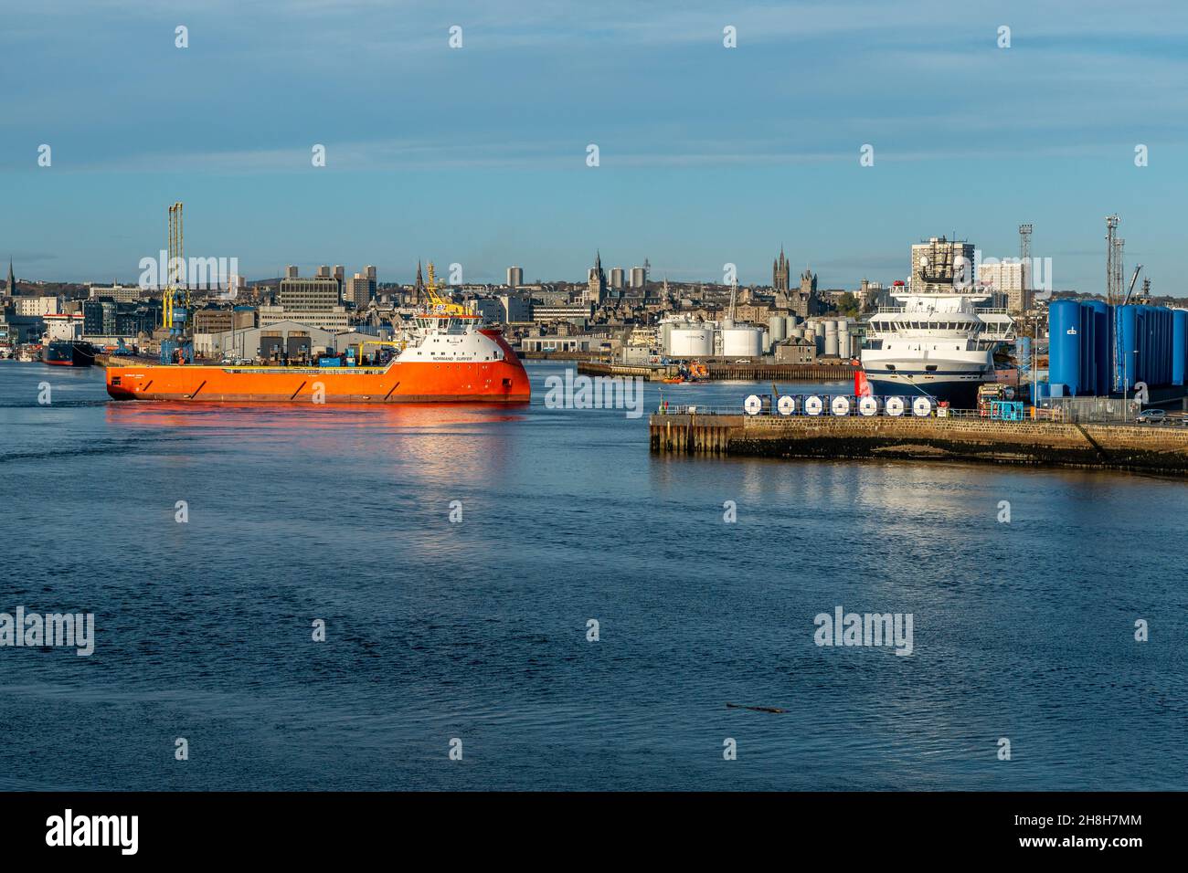 Aberdeen, Écosse, Royaume-Uni, 10 novembre 2021,Port d'Aberdeen, ville, rivière Dee et navires. Banque D'Images