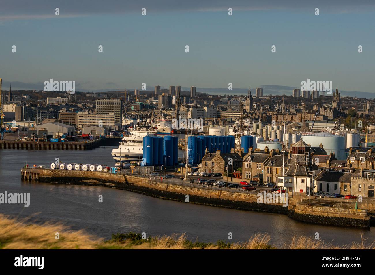 Aberdeen, Écosse, Royaume-Uni, 10 novembre 2021,Port d'Aberdeen, Roundhouse, la rivière Dee et les navires. Banque D'Images