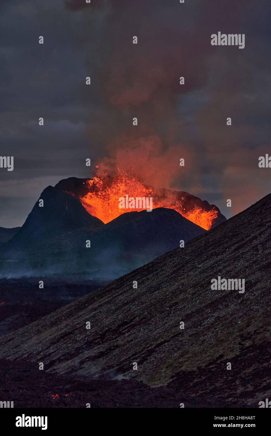 Le volcan Fagradalsfjall dans le sud de l'Islande au printemps oof 2021 — free download