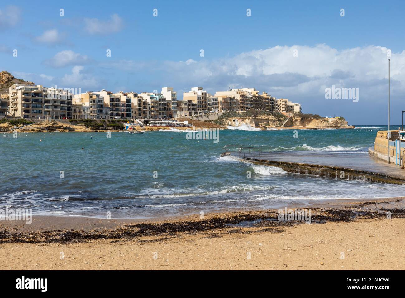 Marsalforn Bay une station de vacances populaire à Marsalforn, Gozo, Malte, Europe. Banque D'Images