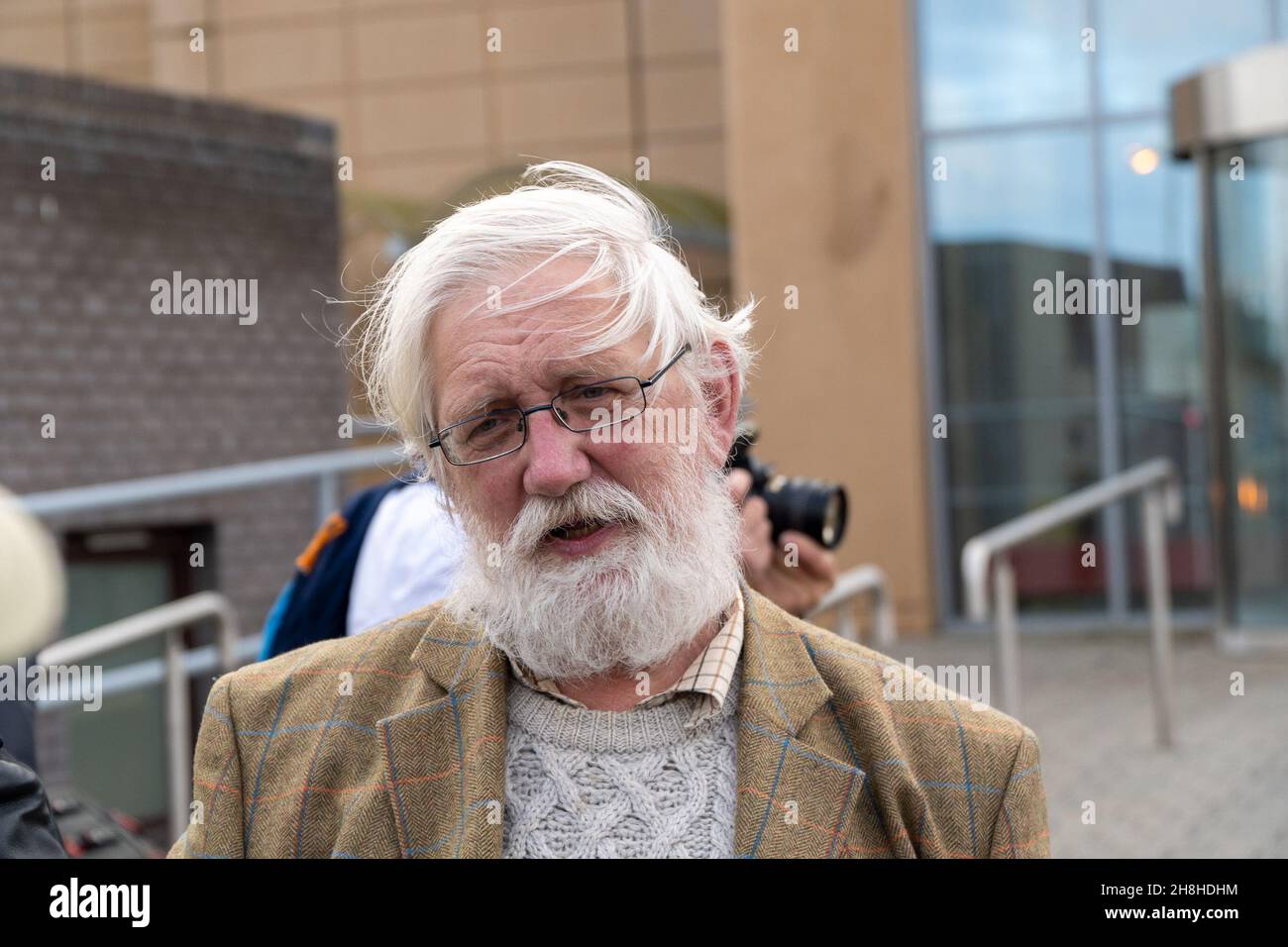 Prison de HMP Saughton, Édimbourg, Écosse, 30 novembre 2021 : photo : Craig Murray est libéré de la prison.Craig Murray, a été condamné à 8 mois de prison, pour avoir fait rapport sur le procès Alex Salmond, il a été jugé outrage au tribunal, pour identification apparente de puzzle.Craig a été le seul journaliste à faire rapport sur l'affaire de la défense au cours du procès.Craig est le premier à être emprisonné au Royaume-Uni pour outrage à la cour des médias depuis plus de 50 ans, et en Écosse depuis plus de 70 ans.Credit:Barry Nixon/Almai Live News Banque D'Images