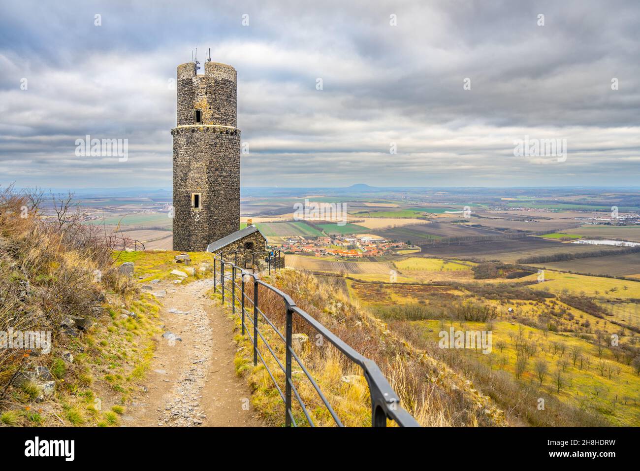 Tour noire du château médiéval de Hazmburk Banque D'Images