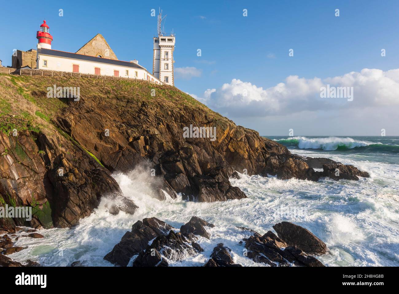 France, Finistère, Plougonvelin, Pointe Saint Mathieu avec l'abbaye Saint Mathieu des Beaux-Terre et le phare Saint Mathieu Banque D'Images