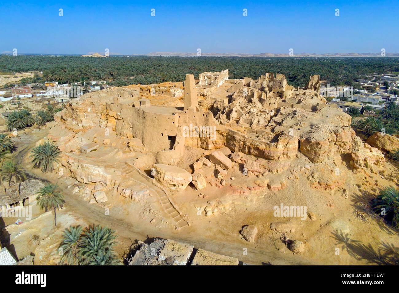 Égypte, désert libyen, gouvernorat de Marsa Matruh, oasis de Siwa, première capitale du rocher d'Aghurmi de Siwa et site de l'oracle de dieu Amon (vue aérienne) Banque D'Images