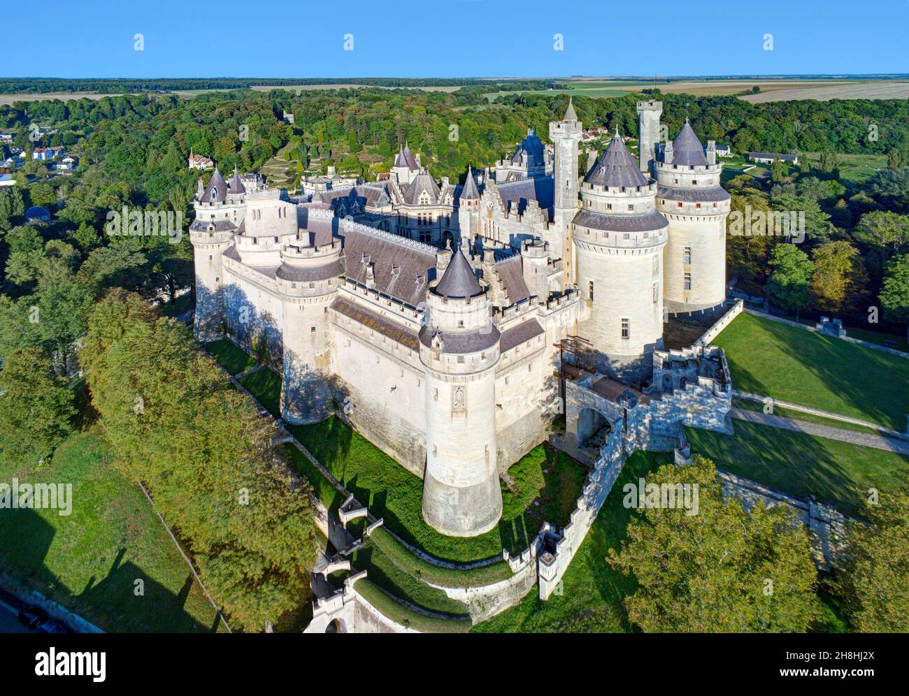 La France, l'Oise, Pierrefonds, le Château (vue aérienne) Banque D'Images