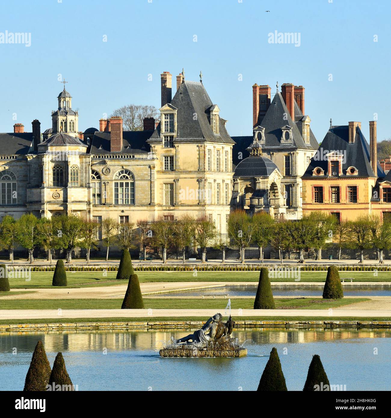 France, Seine et Marne, Fontainebleau, parc et Château royal de Fontainebleau classé au patrimoine mondial de l'UNESCO, cercle aquatique (rond d'eau), statue de Tibre Banque D'Images