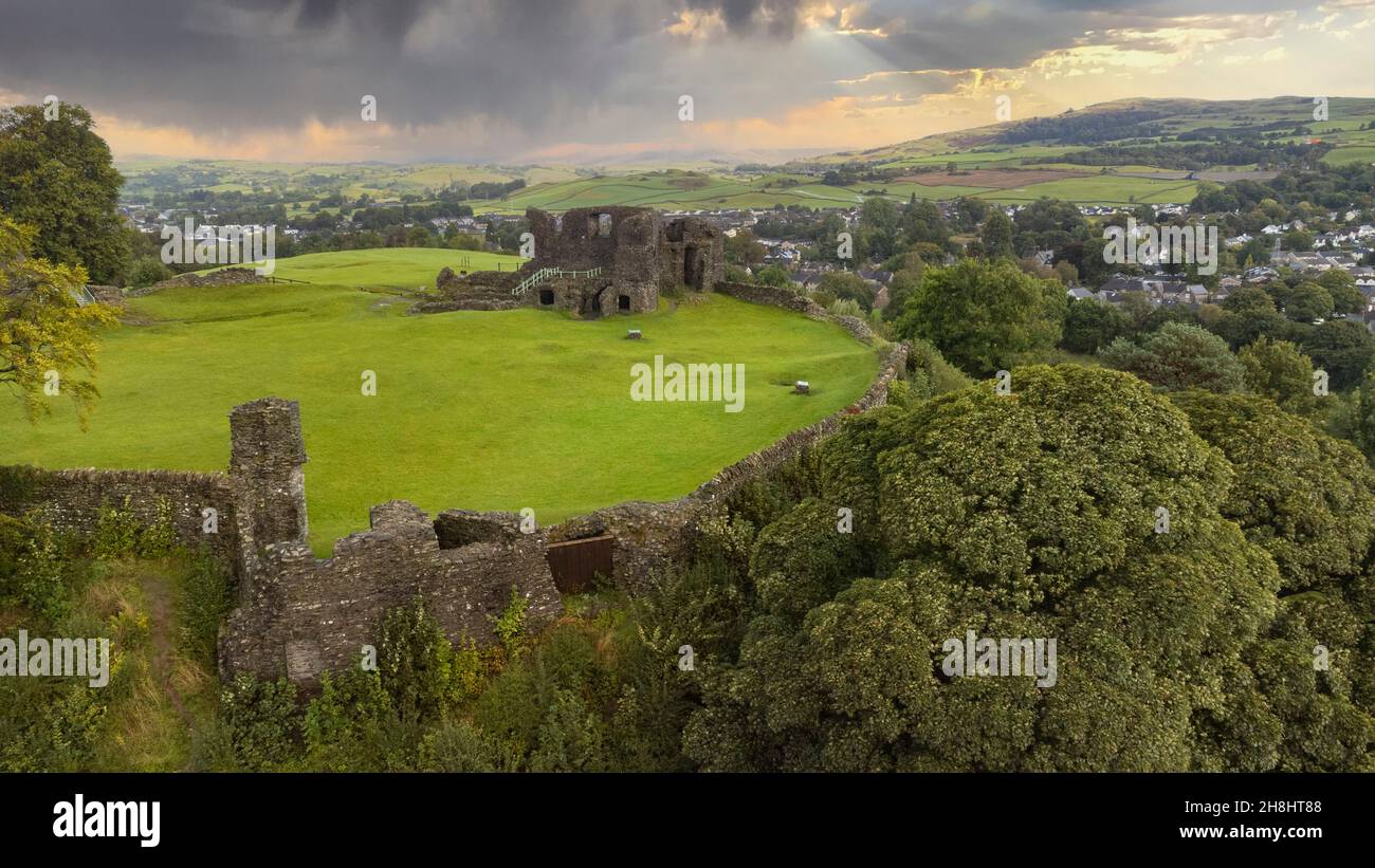 Vue aérienne du château de Kendal, district des lacs Cumbria, Angleterre, Royaume-Uni Banque D'Images