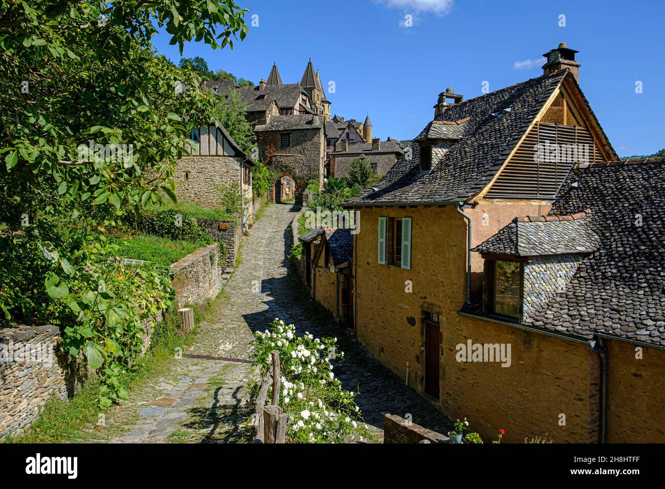 France, Aveyron, Conques, a marqué l'un des plus beaux villages de France, un arrêt majeur sur le chemin de Saint-Jacques Banque D'Images